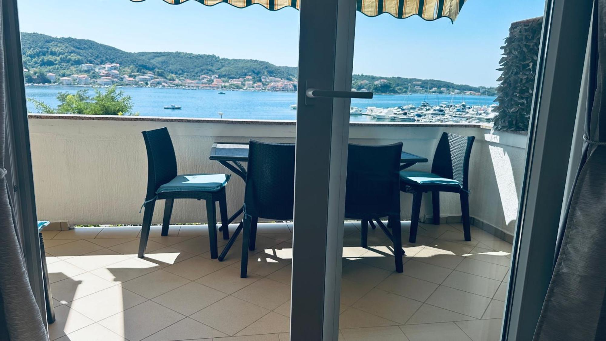 Apartments Anica Супетарска Драга Екстериор снимка